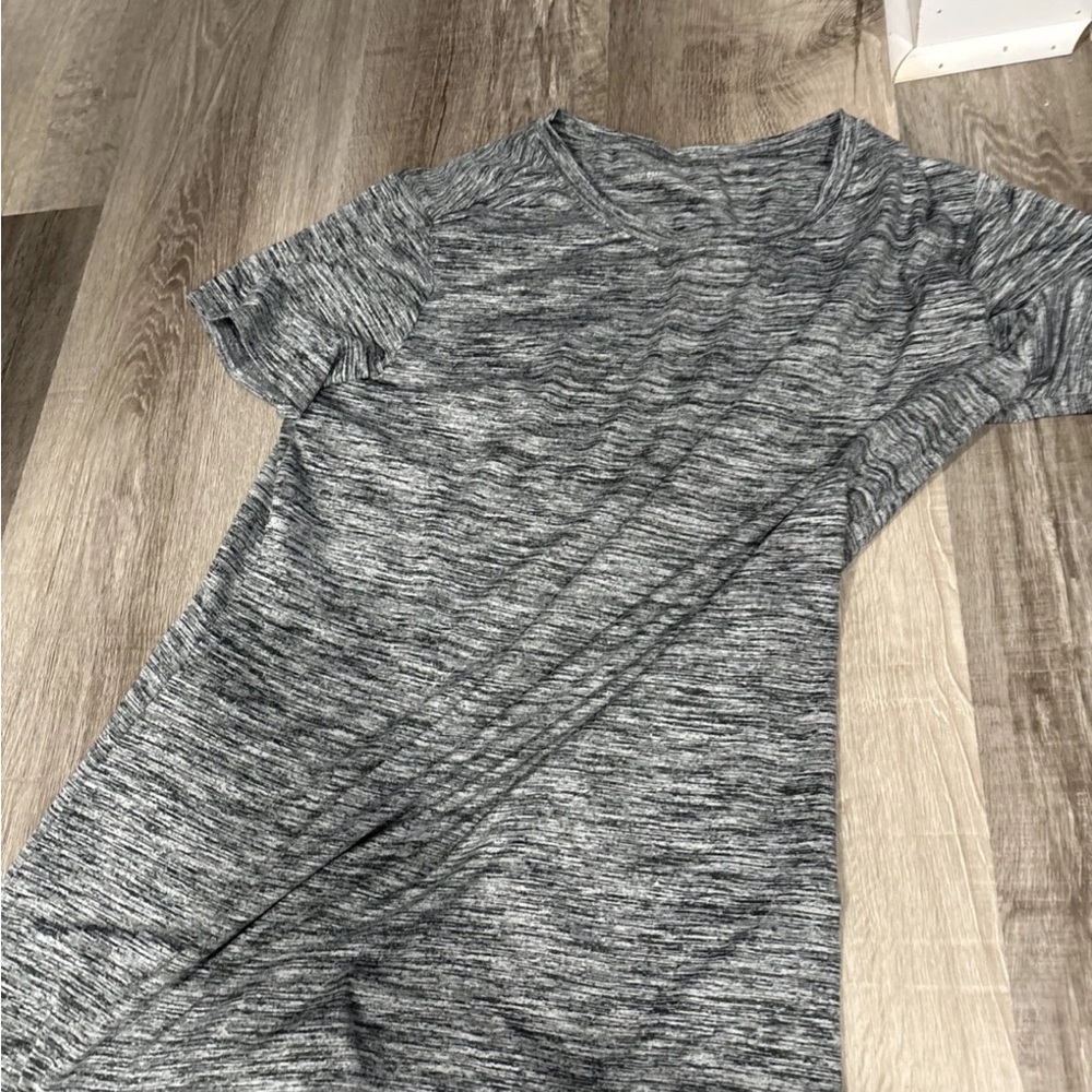 Amazon Essentials Heather Gray Women's Short Sleeve Tee